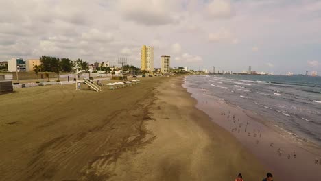 La-Playa-De-Boca-Del-Rio-Está-Tranquila-Esperando-A-Los-Turistas