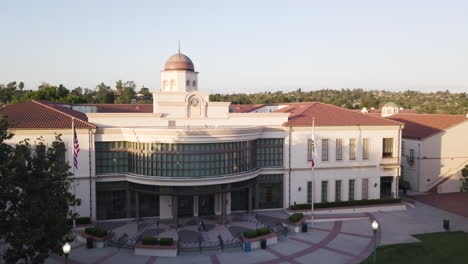 Front-entrance-of-the-Fullerton-Junior-College,-California,-aerial-parallax-establishing-shot