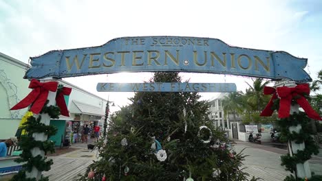 Western-Union-Sign-in-Key-West-Decorated-With-Christmas-Tree-and-Garlands-in-Slow-Motion