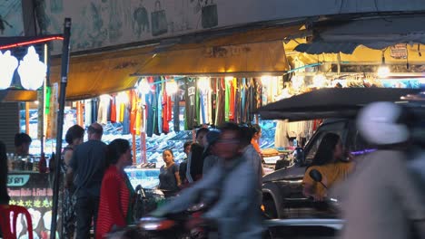 Busy-Street-In-The-Middle-of-Night-Market-Asia