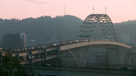 Sunset-shot-of-traffic-entering-and-leaving-Portland,-Oregon-on-the-Interstate-bridge