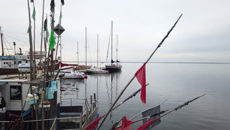 Fischerboote-Und-Yachten-Im-Hafen-Von-Puck
