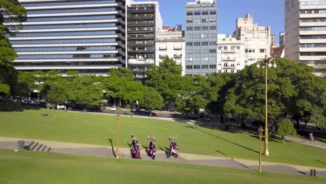 Antena-Siguiendo-Al-Regimiento-De-Patricios-En-Plaza-San-Martin,-Buenos-Aires