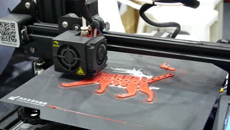3D-Drucker-Drucken-Digitale-Bilder-Von-Computern-In-3D-Form