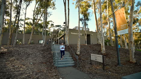 Das-Studentengesundheitsgebäude-Der-Ucsd-San-Diego-In-La-Jolla,-Kalifornien