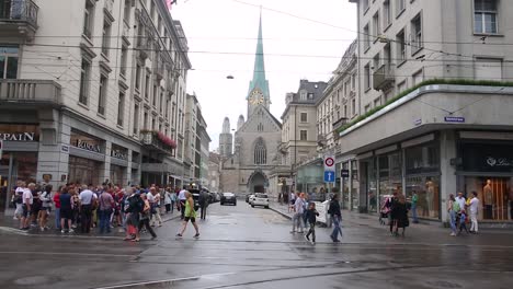 Zurich-crowded-downtown-streets,-busy-crossroads-of-shopping-boulevard