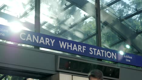 Canary-Wharf-Tube-Station-entrance,-lens-flare