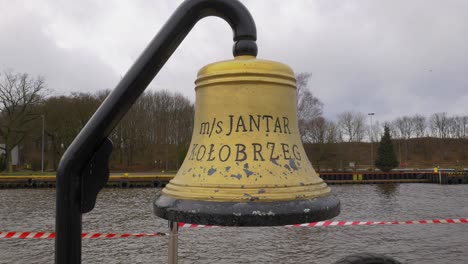 Kolobrzeg-Zeichen-Auf-Großer-Schiffsglocke