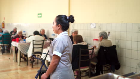 Comedor-De-Ancianos-Del-Centro-Jubilados-Almuerzo