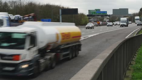 Time-Lapse-Of-Motor-Vehicle-Traffic-On-The-M25-Road
