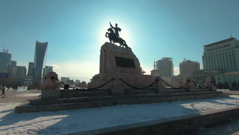 Silhouette-Der-Statue-Von-Damdin-Sukhbaatar
