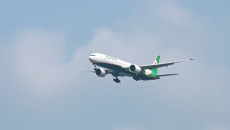 Eva-Air-Boeing-777-35e-B-16729-Acercándose-Antes-De-Aterrizar-En-El-Aeropuerto-De-Suvarnabhumi-En-Bangkok-En-Tailandia