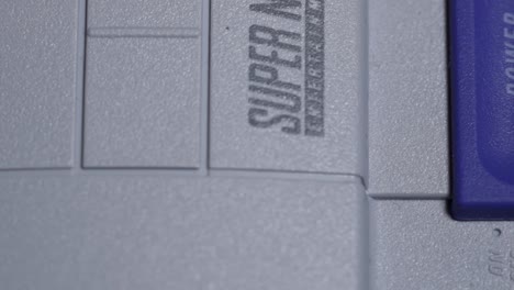 Controlador,-Consola-Y-Plataforma-De-Juego-Super-Nintendo-De-Primer-Plano