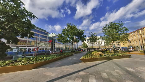 Beautiful-view-of-Brunnsparken-Square,-Gothenburg,-Time-lapse,-Pan-right