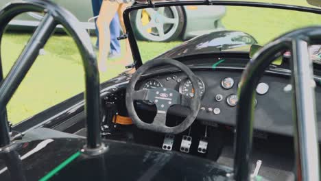 Interior-De-Un-Clásico-Ford-Shelby-Cobra-En-Car-Show