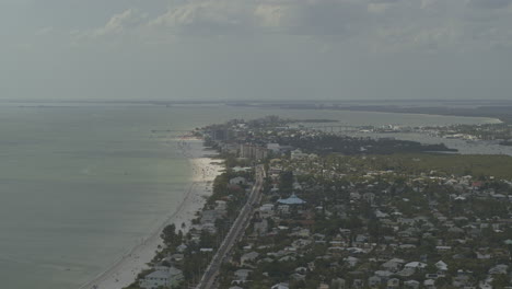 Fort-Myers-Beach-Florida-Aerial-V4-Dramatischer-High-Angle-Pullout-Der-Küstengemeinschaft-–-Dji-Inspire-2,-X7,-6k-–-März-2020