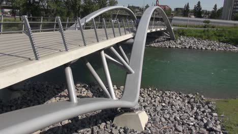 Unique-design-George-King-suspension-Bridge-in-Calgary,-Bow-River