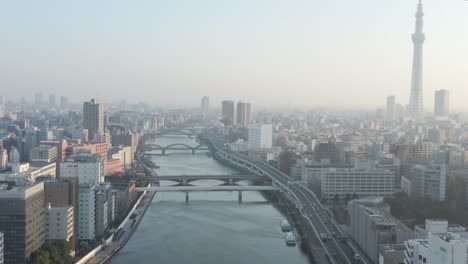 Skyline-Von-Tokio-Und-Asakusa-Antenne-über-Dem-Sumida-Fluss