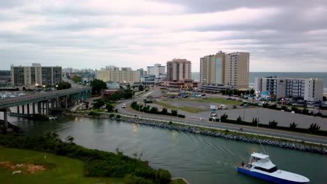 Fischerboot-Kreuzfahrten-Virginia-Beach-Skyline-Im-Hintergrund-Antenne