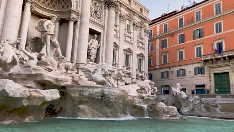 Fuente-De-Trevi---Fontana-Di-Trevi-Una-Famosa-Atracción-Turística-En-Roma,-Italia-Durante-El-Día