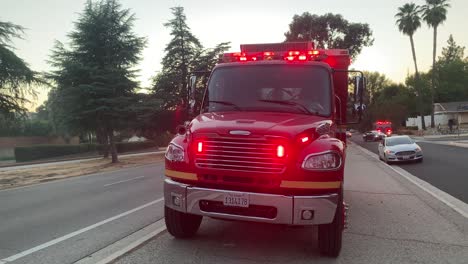 Puesta-En-Escena-Del-Camión-De-Bomberos-En-El-Incendio-De-La-Estructura