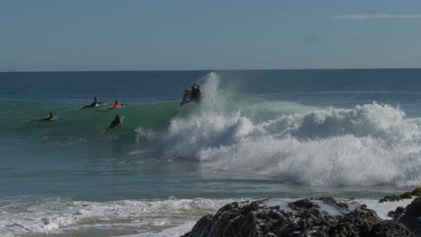 Professional-Surfer-Riding-Waves-In-Snapper-Rocks---Beach-Activity-During-Summer-In-Coolangatta,-Australia---tracking-shot