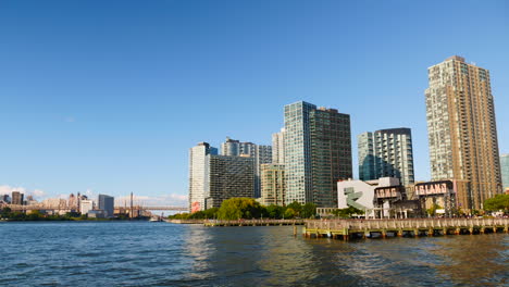 Lapso-De-Tiempo-Del-Cartel-De-La-Ciudad-De-Long-Island-Con-Rascacielos