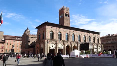 Palazzo-del-Podestà-civic-building-located-in-Piazza-Maggiore