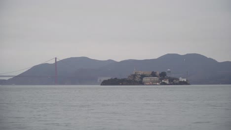 Historic-Alcatraz-Prison-in-the-San-Francisco-Bay-with-Golden-Gate-Bridge-in-the-Background