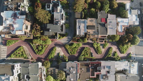 Birds-eye-view-of-houses-and-cars-in-a-neighborhood