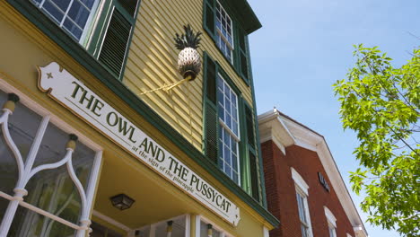 Einspielung-Einer-Ladenfront-In-Der-Malerischen-Stadt-Niagara-on-the-Lake,-Ontario