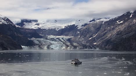 Small-boat-with-tourists,-heading-to-Johns-Hopkins-Glacier-in-Glacier-Bay-National-Park,-Alaska