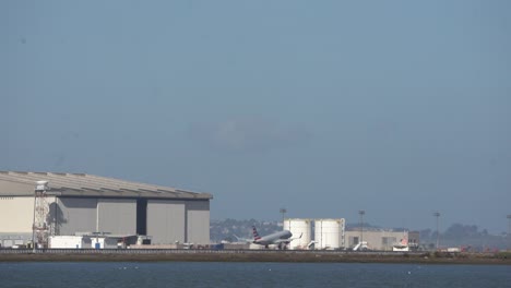 airplane-taking-off-from-San-Francisco-airport