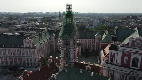 Church-under-construction-and-colorful-houses-in-old-Town-Hall-in-Poznan,-Poland
