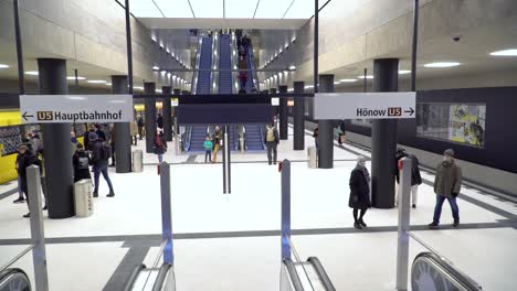 Vista-Panorámica-De-La-Nueva-Y-Moderna-Estación-De-Tren-Llamada-Unter-Den-Linden