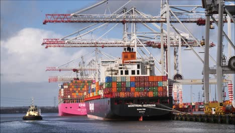 Schiffe-Im-Britischen-Hafen-Von-Southampton,-Handel-Und-Wirtschaft