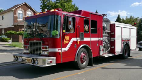 Shining-fire-engine-parked-at-scene-of-fire-in-suburban-area-in-Mississauga,-Canada