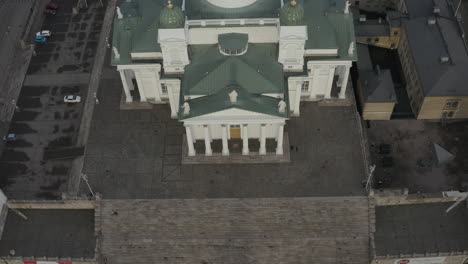 Catedral-De-Helsinki.-Dron-Inclinado-Sobre-La-Cúpula