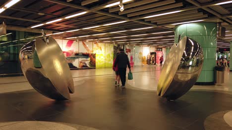 Local-Commuters-at-Hong-Kong-underground-MTR-station