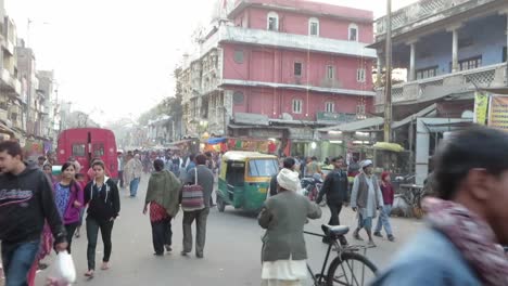 Delhi,-Indien---30.-Januar-2014:-Die-Belebten-Straßen-Der-Hauptstadt-Von-Indien-Und-Die-Luftverschmutzung