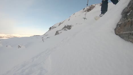 Esquí-De-Aventura-Alpino-Con-Raquetas-De-Nieve-En-Noruega---Cámara-Lenta