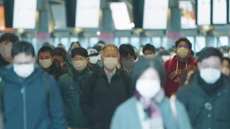 Scene-At-Shinagawa-Station-During-Rush-Hour-With-Crowd-Of-People-In-Face-Mask-As-Safety-Measure-For-COVID-19-Outbreak-In-Tokyo,-Japan