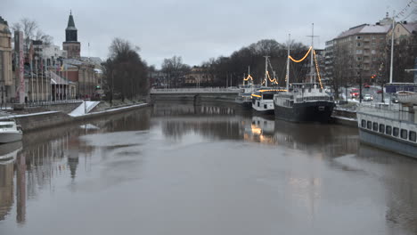 Wintery-view-of-the-restaurant-ships-on-the-Aura-river-in-Turku,-Finland
