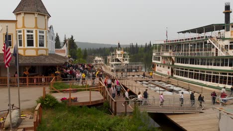 4K-Drone-Video-of-People-Boarding-Riverboat-on-Chena-River-in-Fairbanks,-AK-during-Summer-Day