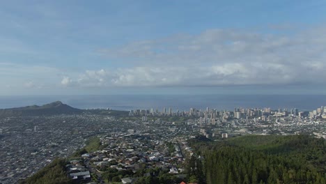 Luftaufnahme-Des-Wa&#39;ahila-Kamms-Mit-Blick-Auf-Das-Stadtbild-Von-Waikiki