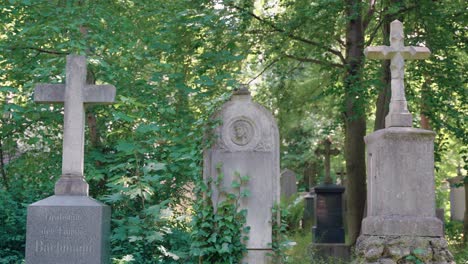 Lápida-Ornamentada-En-El-Cementerio-Cristiano-De-Munich