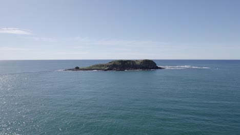 Flying-Towards-Cook-Island-In-New-South-Wales,-Australia---aerial-drone-shot
