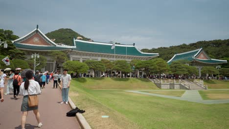 Korean-Couple-take-pictures-in-front-of-Blue-House---Cheong-Wa-Dae,-Crowds-of-People-Visiting-Official-Residence-of-the-President-of-South-Korea-on-weekend