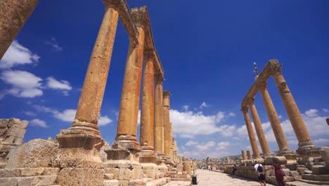 Sitio-Arqueológico-De-La-Calle-Columnada-De-Jerash-Lugar-Histórico-En-Jordania