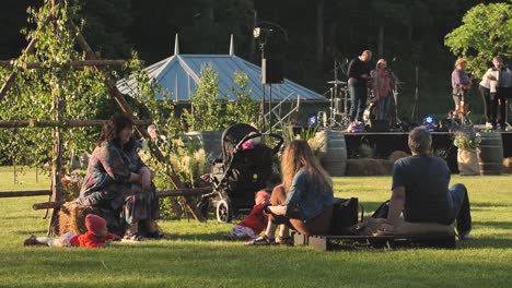 Midsummer-festival-in-the-city-park